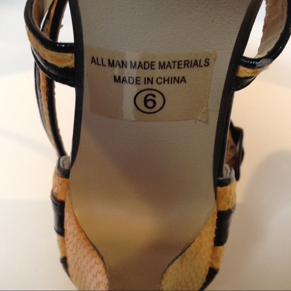 Vegan STYLUXE 4.5" heels gold black honeycomb SZ 6 - Picture 7 of 7